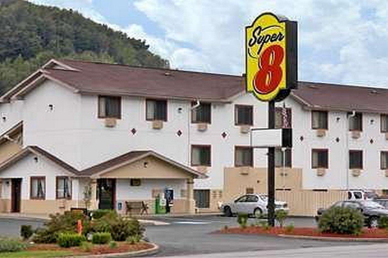 Hotel Super 8 Butler Exterior foto