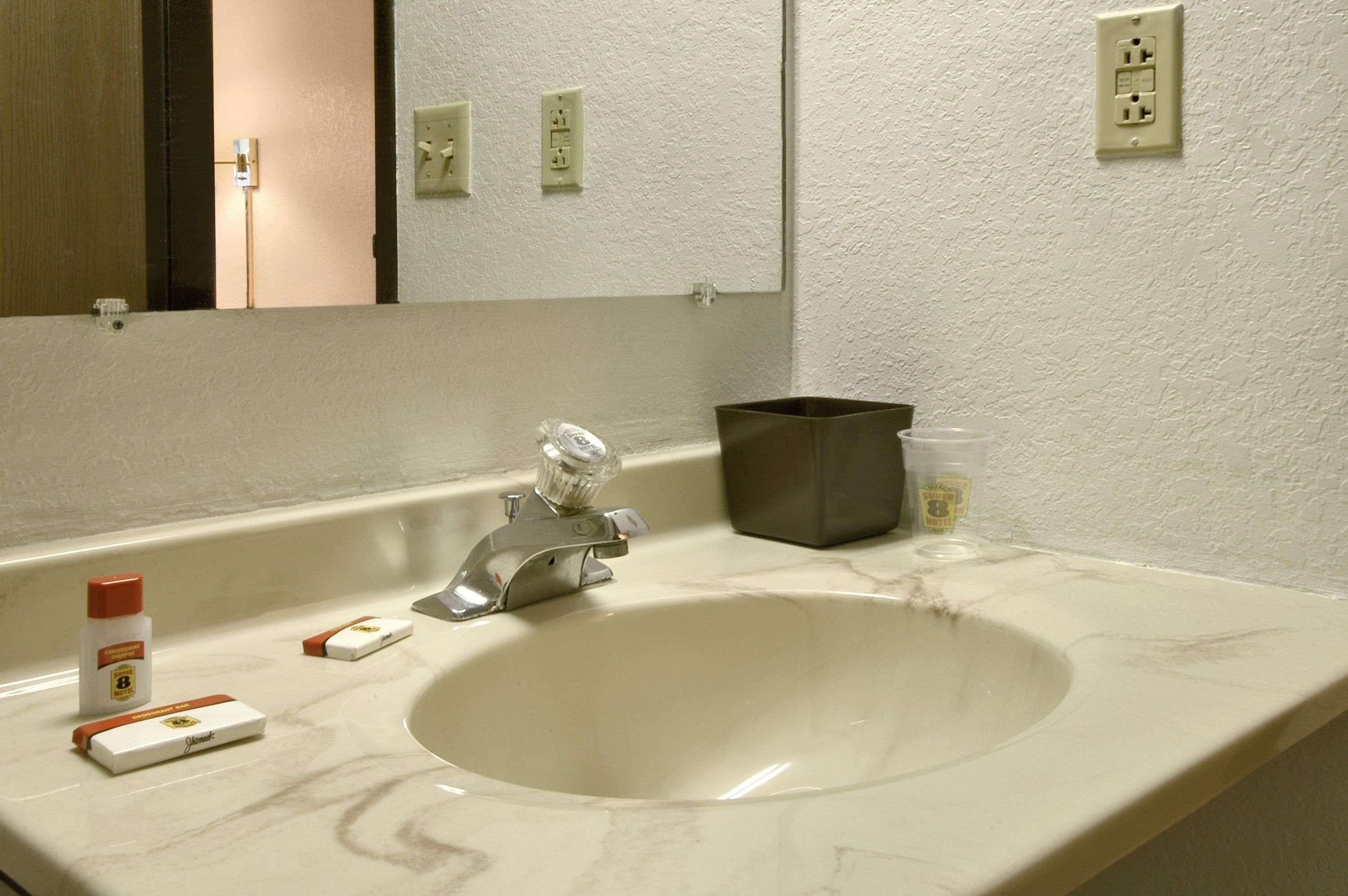 Hotel Super 8 Butler Habitación foto