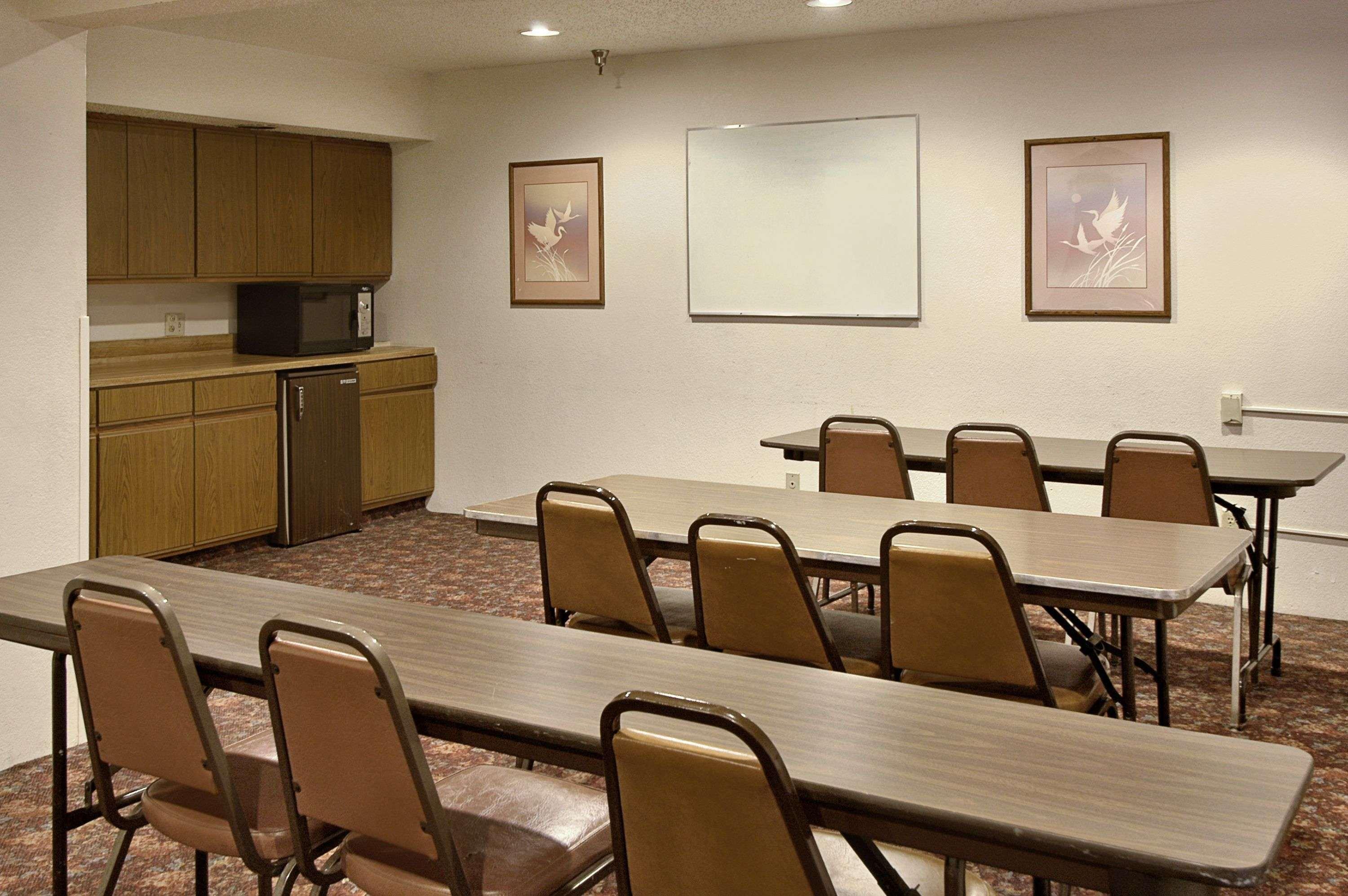 Hotel Super 8 Butler Facilidades foto